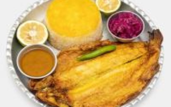 سبزی پلو با ماهی سرخ شده